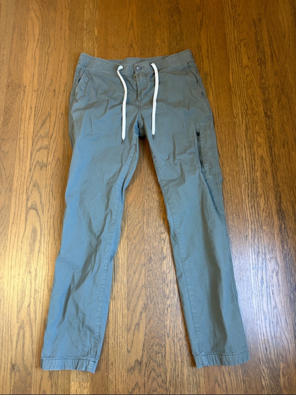 Vuori women’s ripstop pants in medium